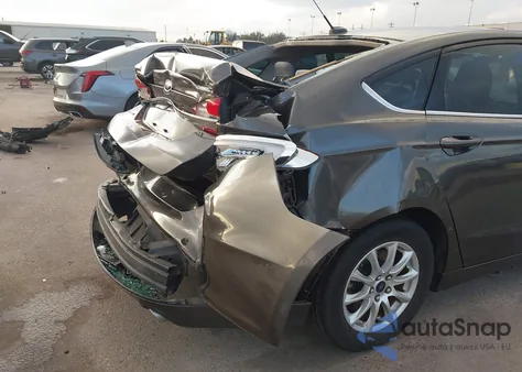 2018 Ford Fusion S z USA, uszkodzony, nr VIN 3FA6P0G74JR203585